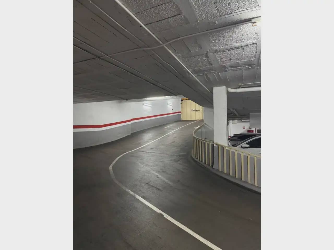 Garage for rent in Barcelona city - € 100 (Ref: 9938548)