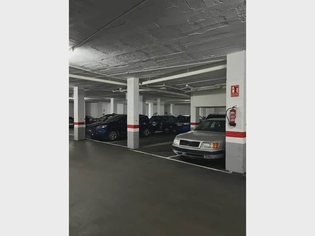 Garage for rent in Barcelona city - € 100 (Ref: 9938548)