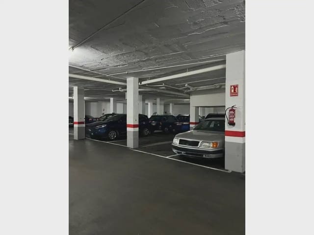 Garage for rent in La Nova Esquerra de L'Eixample, Barcelona city - € 100 (Ref: 9938548)