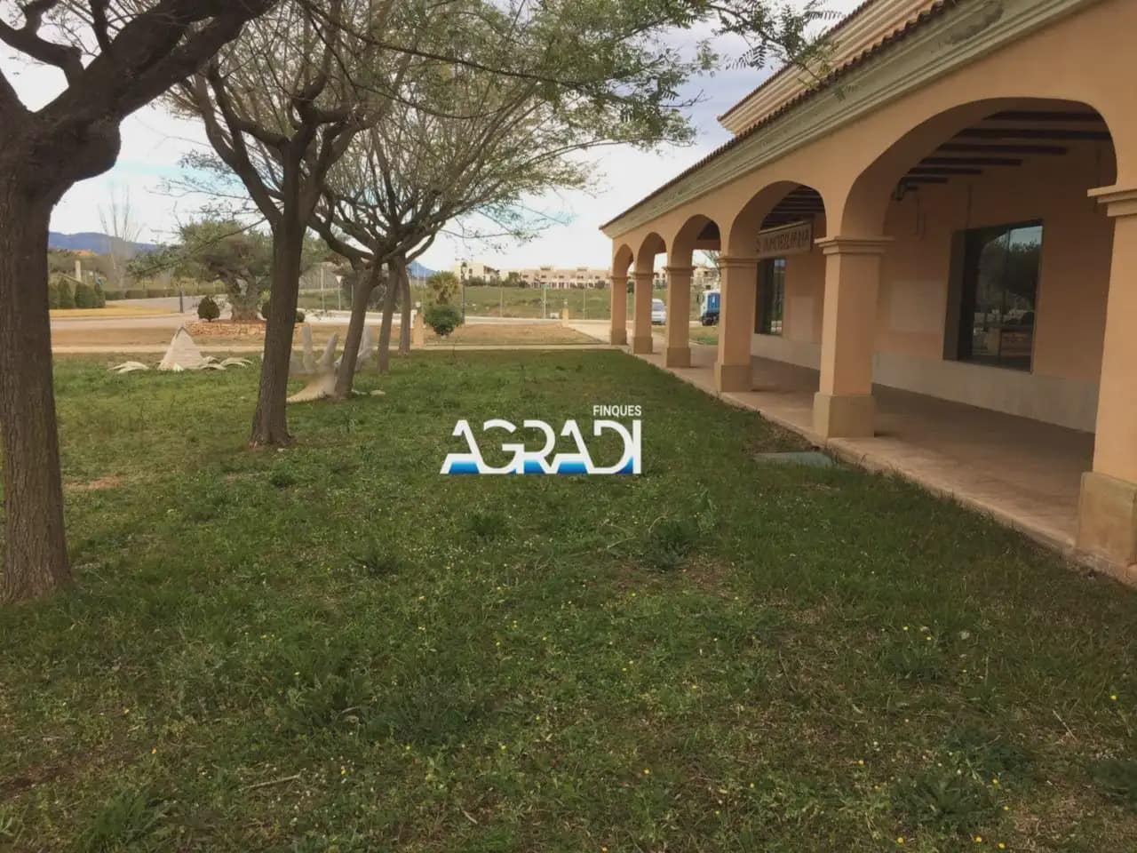 Commercial for sale in Sant Jordi - € 69,000 (Ref: 9938549)