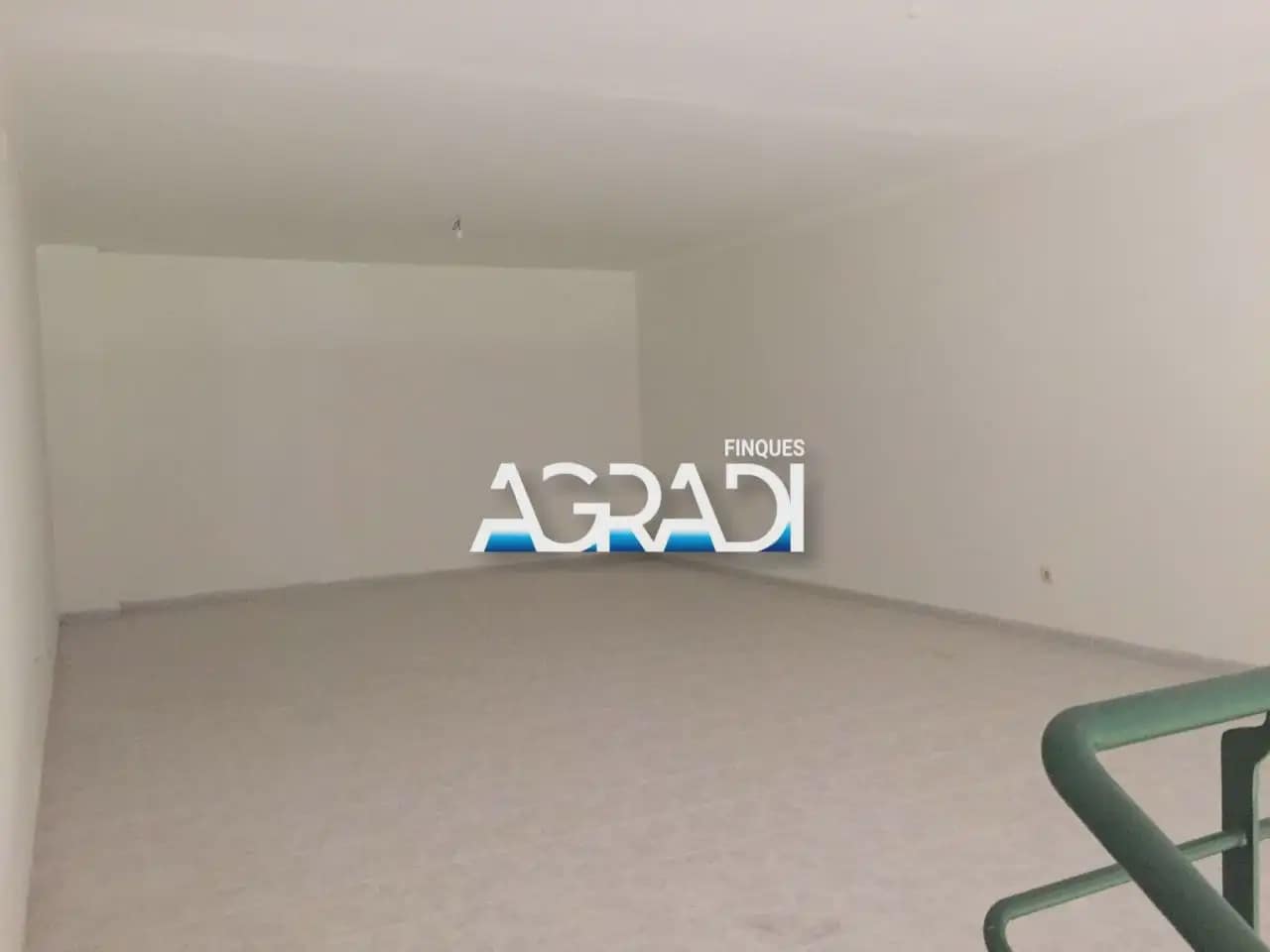 Commercial for sale in Sant Jordi - € 69,000 (Ref: 9938549)