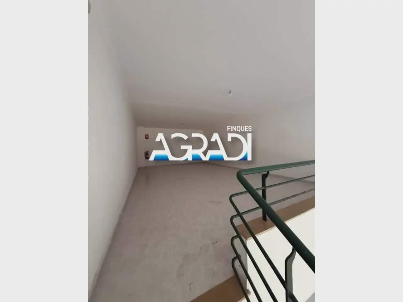 Commercial for sale in Sant Jordi - € 69,000 (Ref: 9938549)