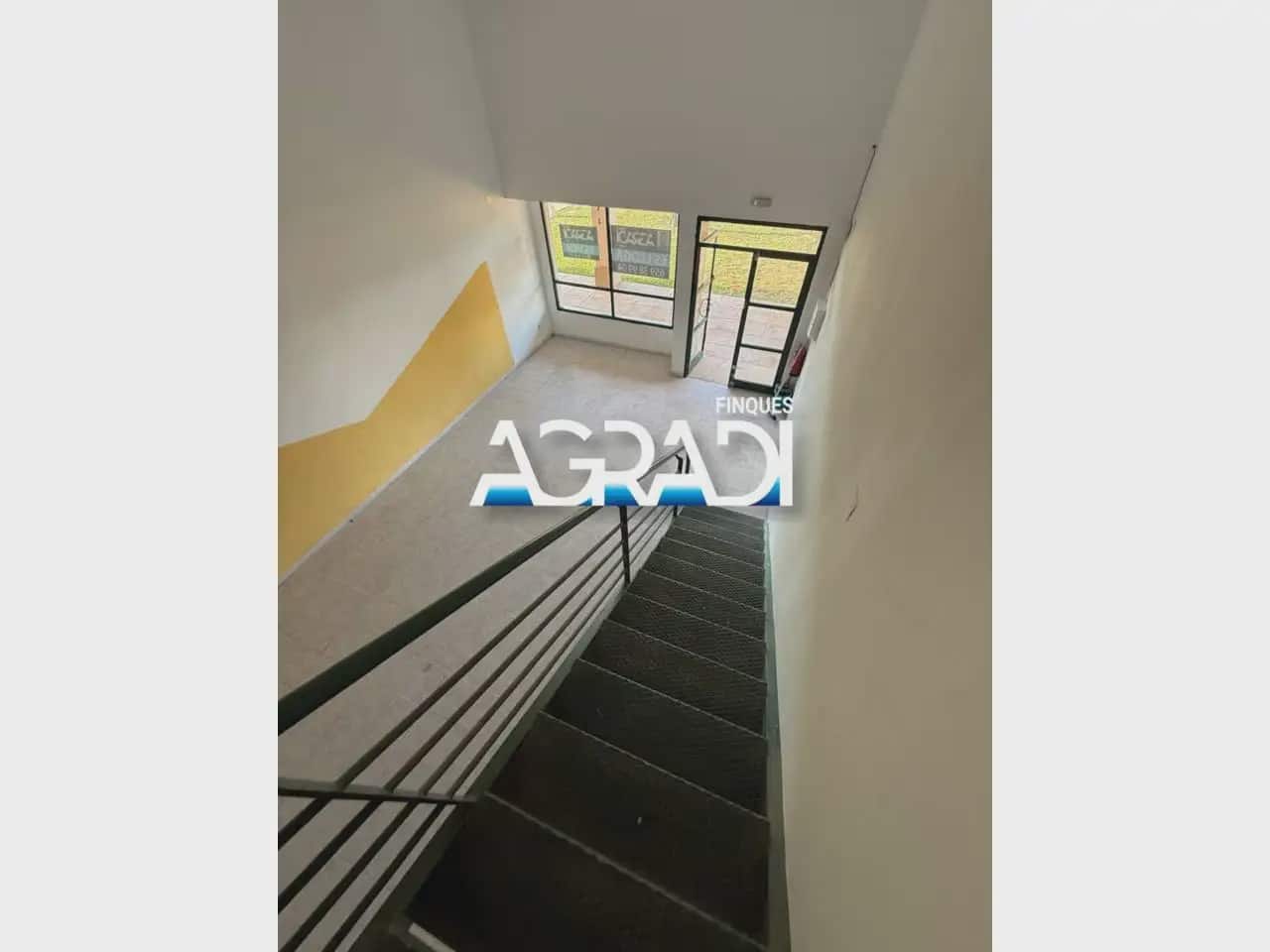 Commercial for sale in Sant Jordi - € 69,000 (Ref: 9938549)