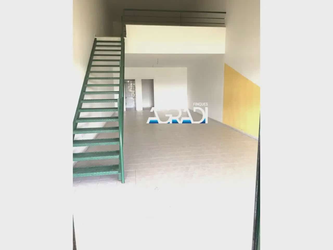 Commercial for sale in Sant Jordi - € 69,000 (Ref: 9938549)