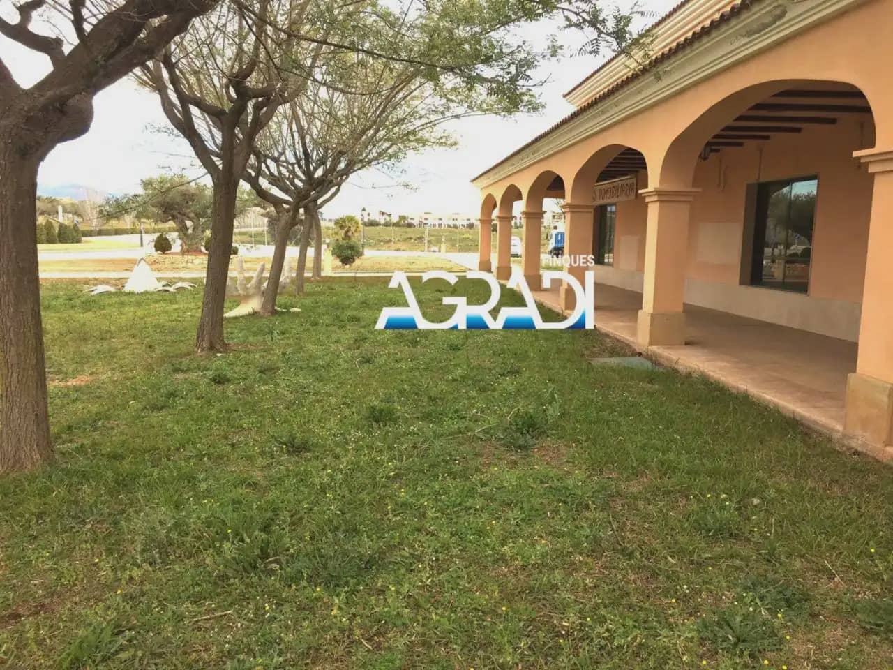 Commercial for sale in Sant Jordi - € 69,000 (Ref: 9938549)