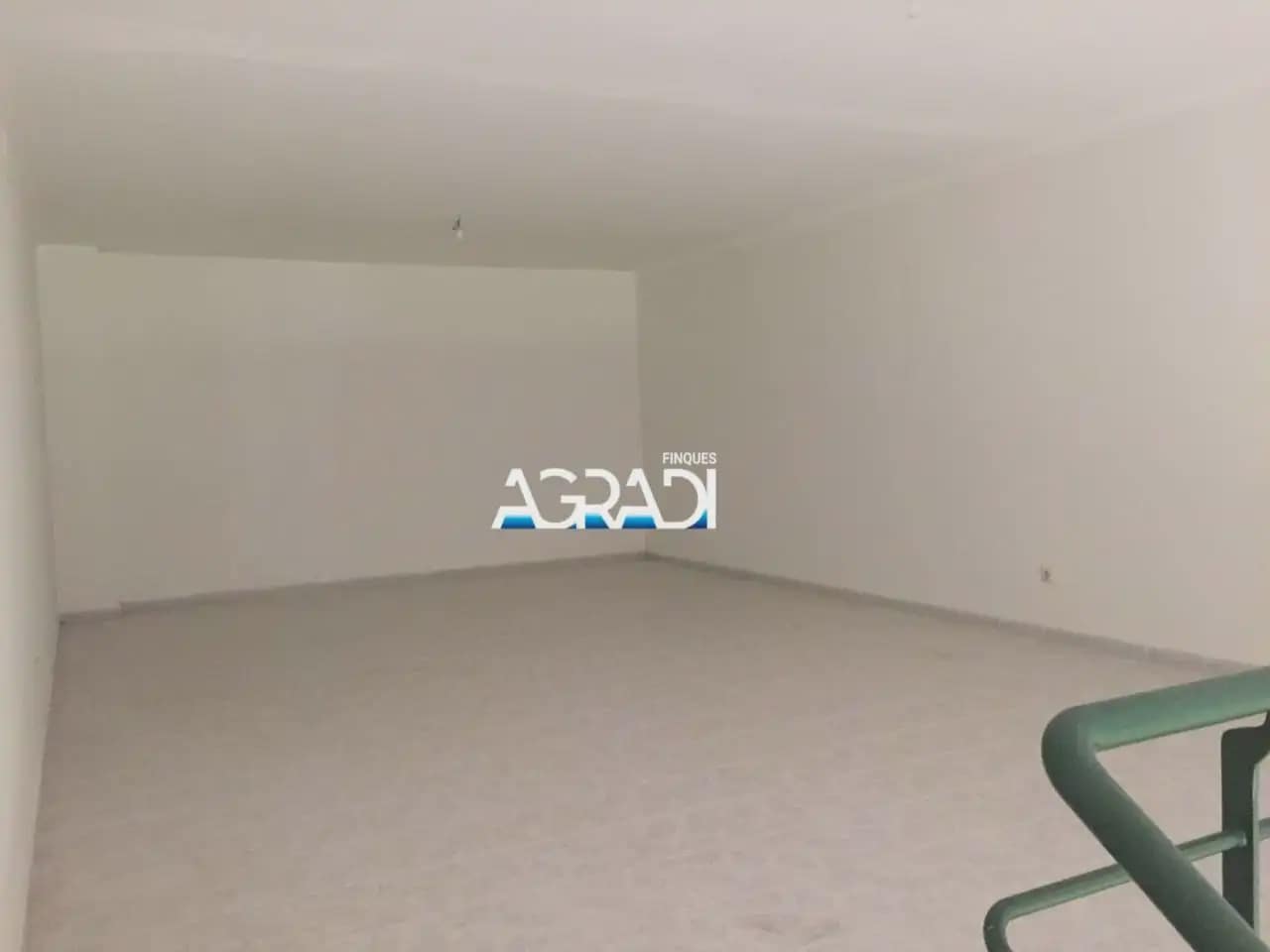 Commercial for sale in Sant Jordi - € 69,000 (Ref: 9938549)