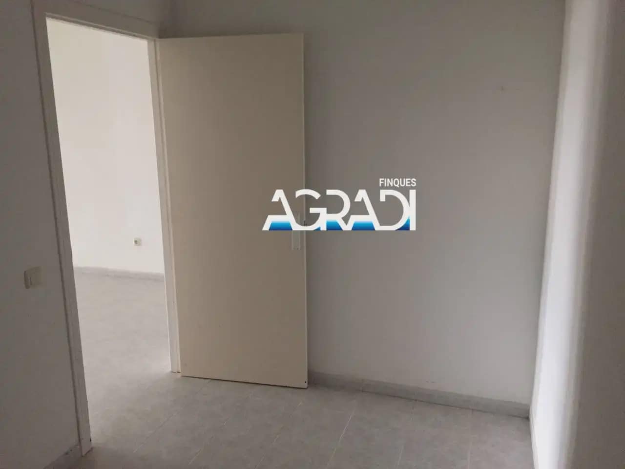 Commercial for sale in Sant Jordi - € 69,000 (Ref: 9938549)