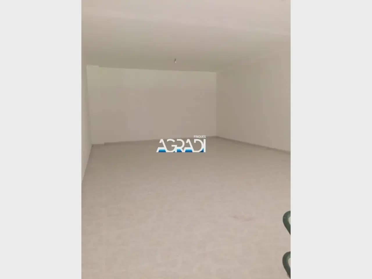 Commercial for sale in Sant Jordi - € 69,000 (Ref: 9938549)