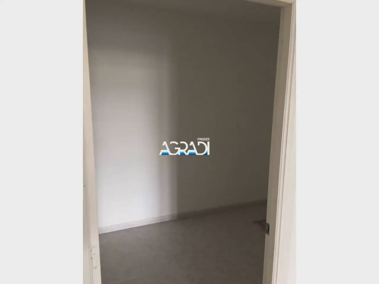 Commercial for sale in Sant Jordi - € 69,000 (Ref: 9938549)
