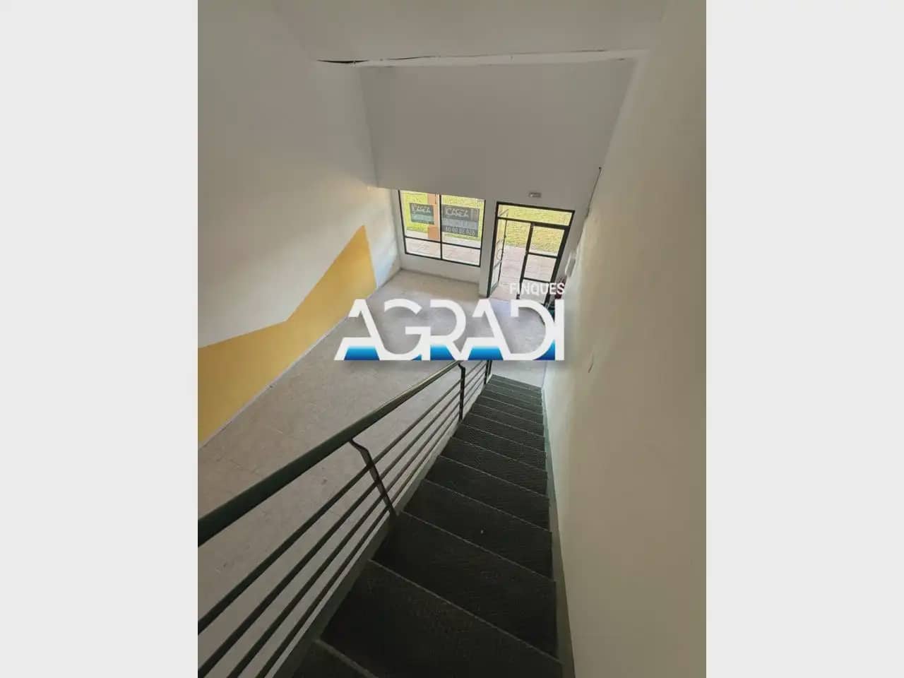 Commercial for sale in Sant Jordi - € 69,000 (Ref: 9938549)