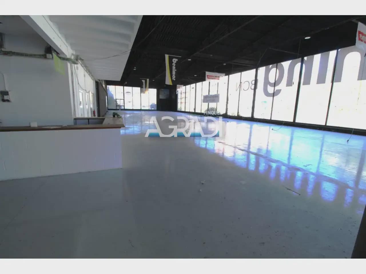 Local Commercial à louer à Vallirana - 5 500 € (Ref: 9938550)