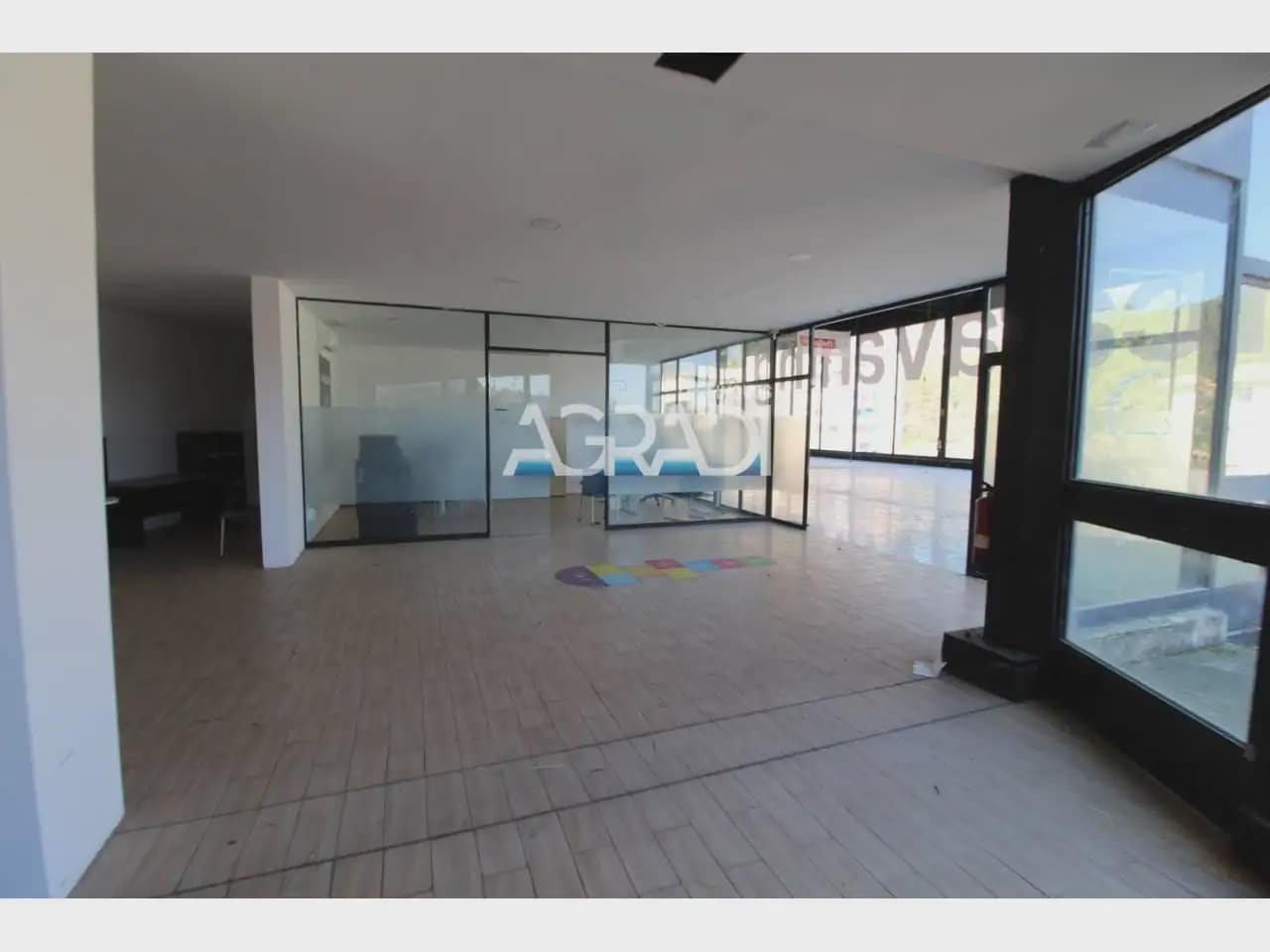 Local Commercial à louer à Vallirana - 5 500 € (Ref: 9938550)