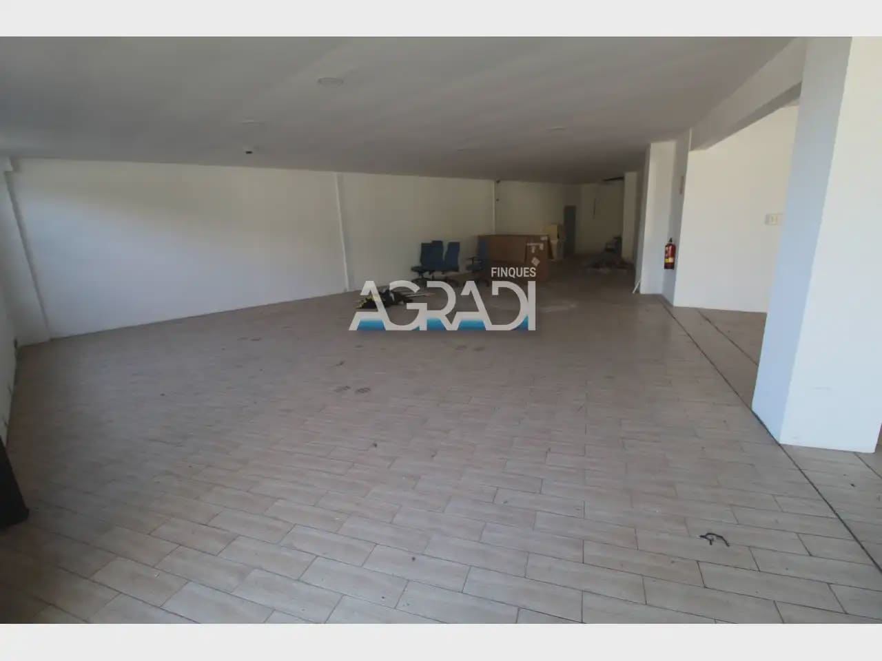 Local Commercial à louer à Vallirana - 5 500 € (Ref: 9938550)