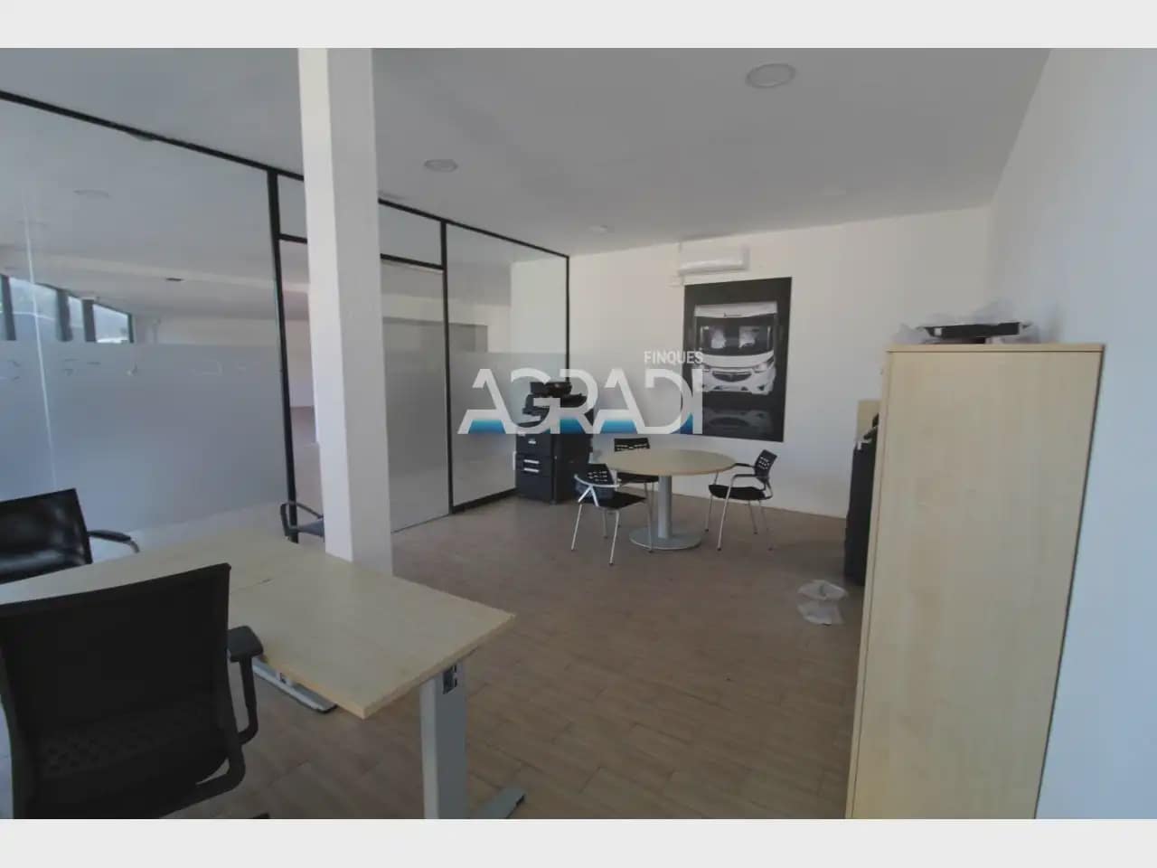 Local Commercial à louer à Vallirana - 5 500 € (Ref: 9938550)