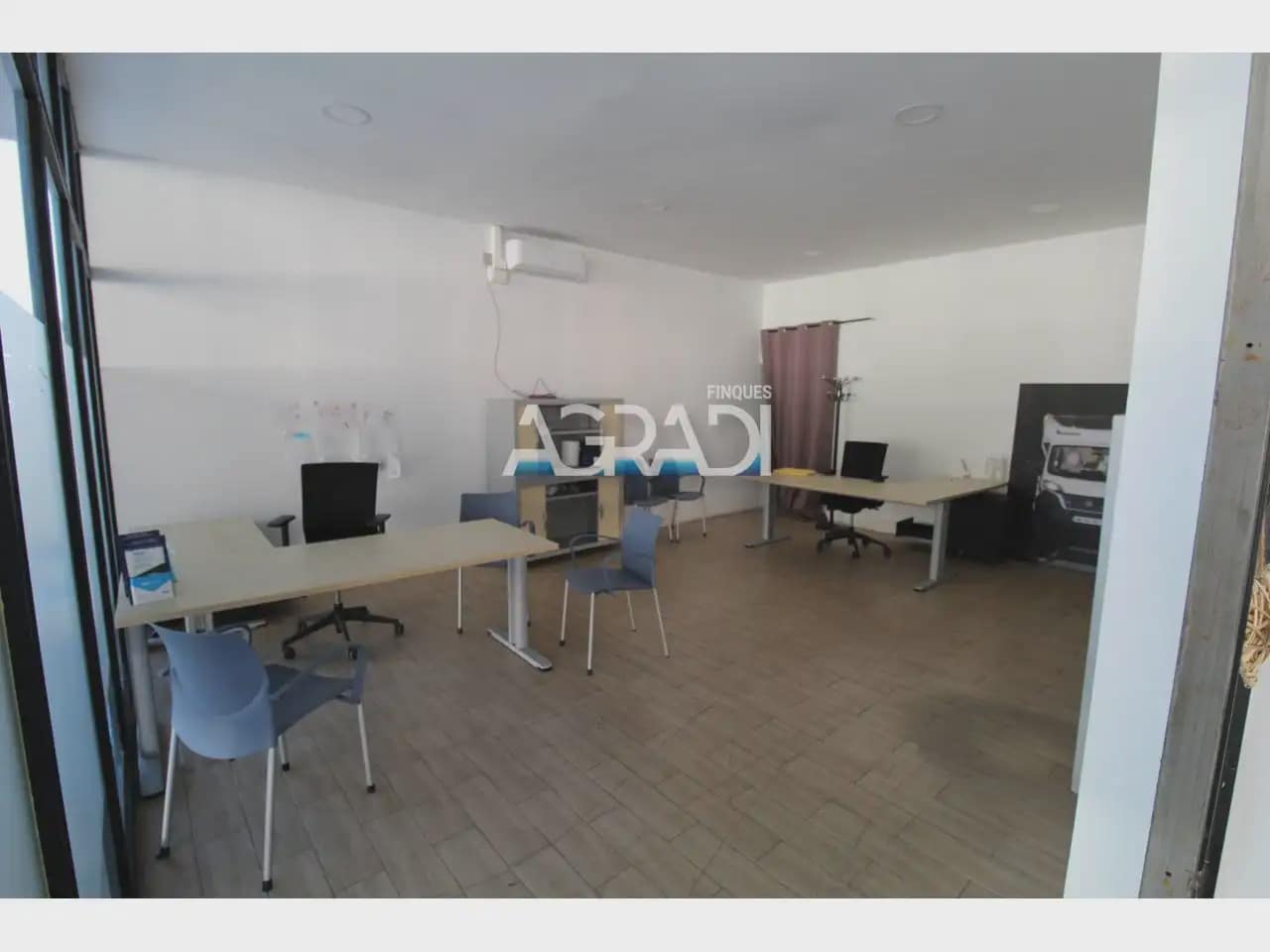Local Commercial à louer à Vallirana - 5 500 € (Ref: 9938550)