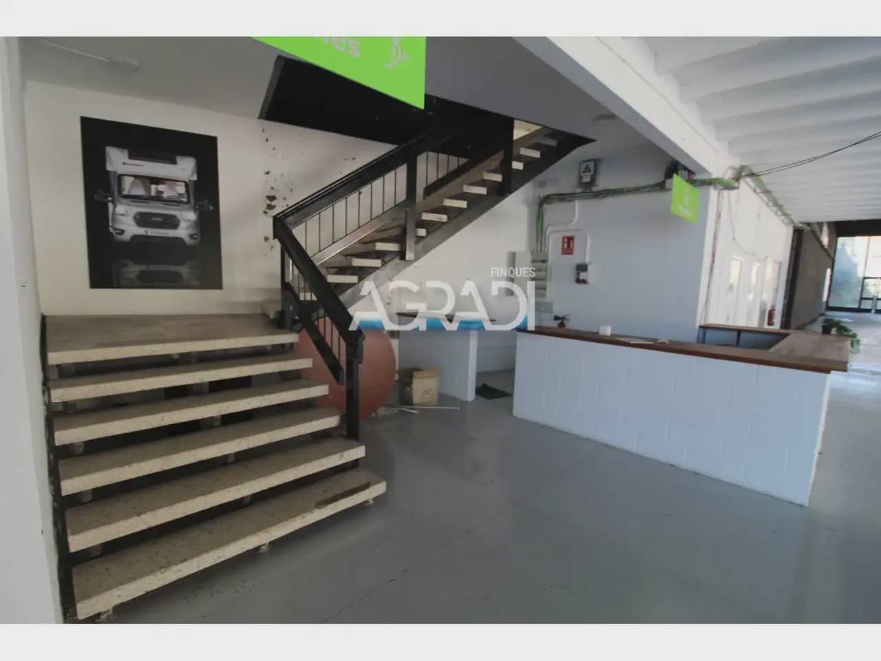 Local Commercial à louer à Vallirana - 5 500 € (Ref: 9938550)