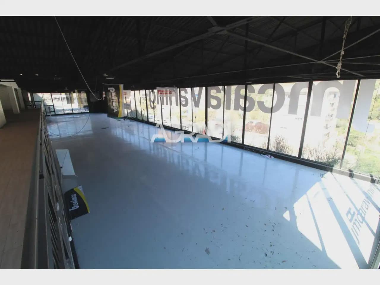 Local Commercial à louer à Vallirana - 5 500 € (Ref: 9938550)