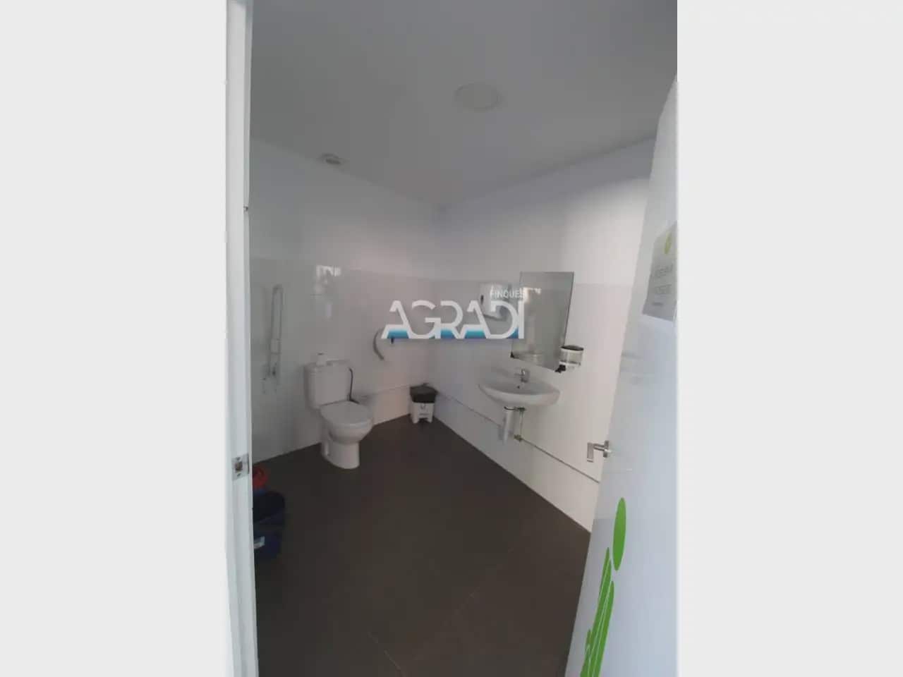 Local Commercial à louer à Vallirana - 5 500 € (Ref: 9938550)