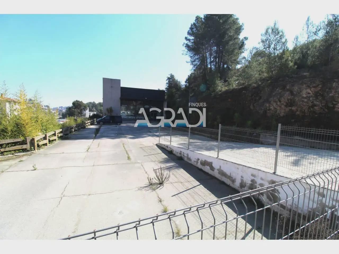 Local Commercial à louer à Vallirana - 5 500 € (Ref: 9938550)