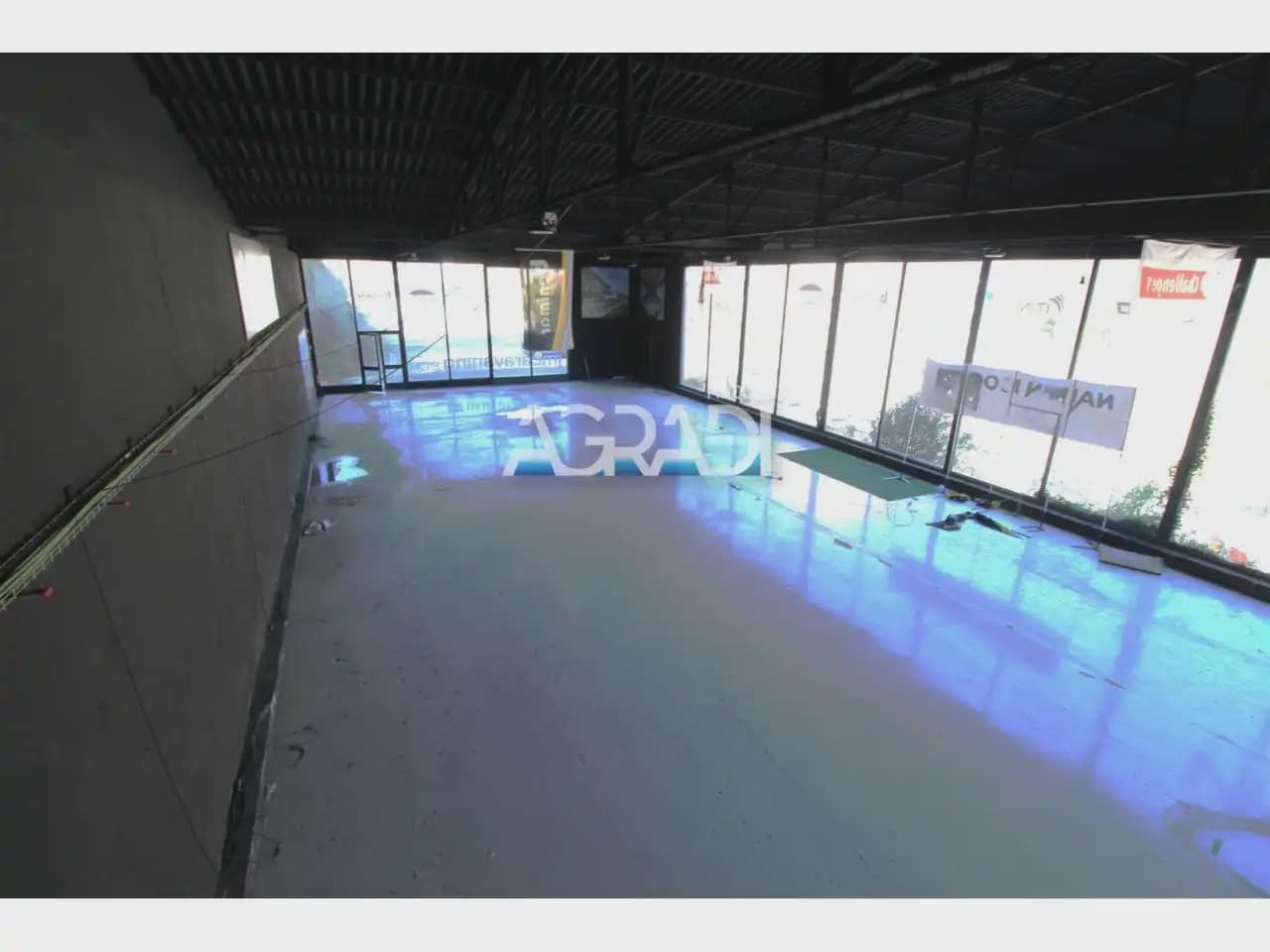 Local Commercial à louer à Vallirana - 5 500 € (Ref: 9938550)