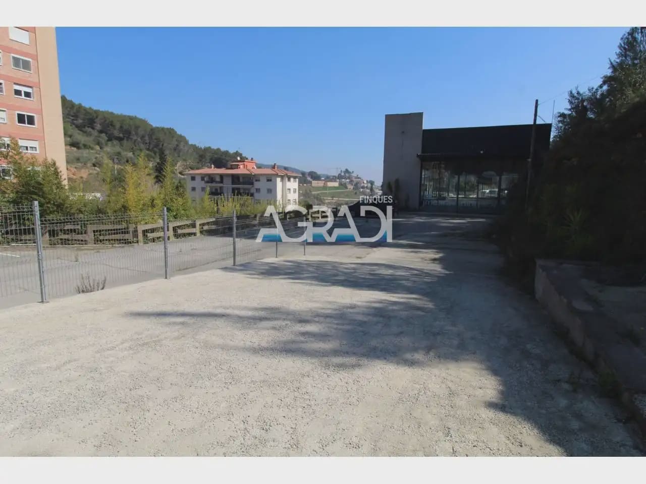 Local Commercial à louer à Vallirana - 5 500 € (Ref: 9938550)