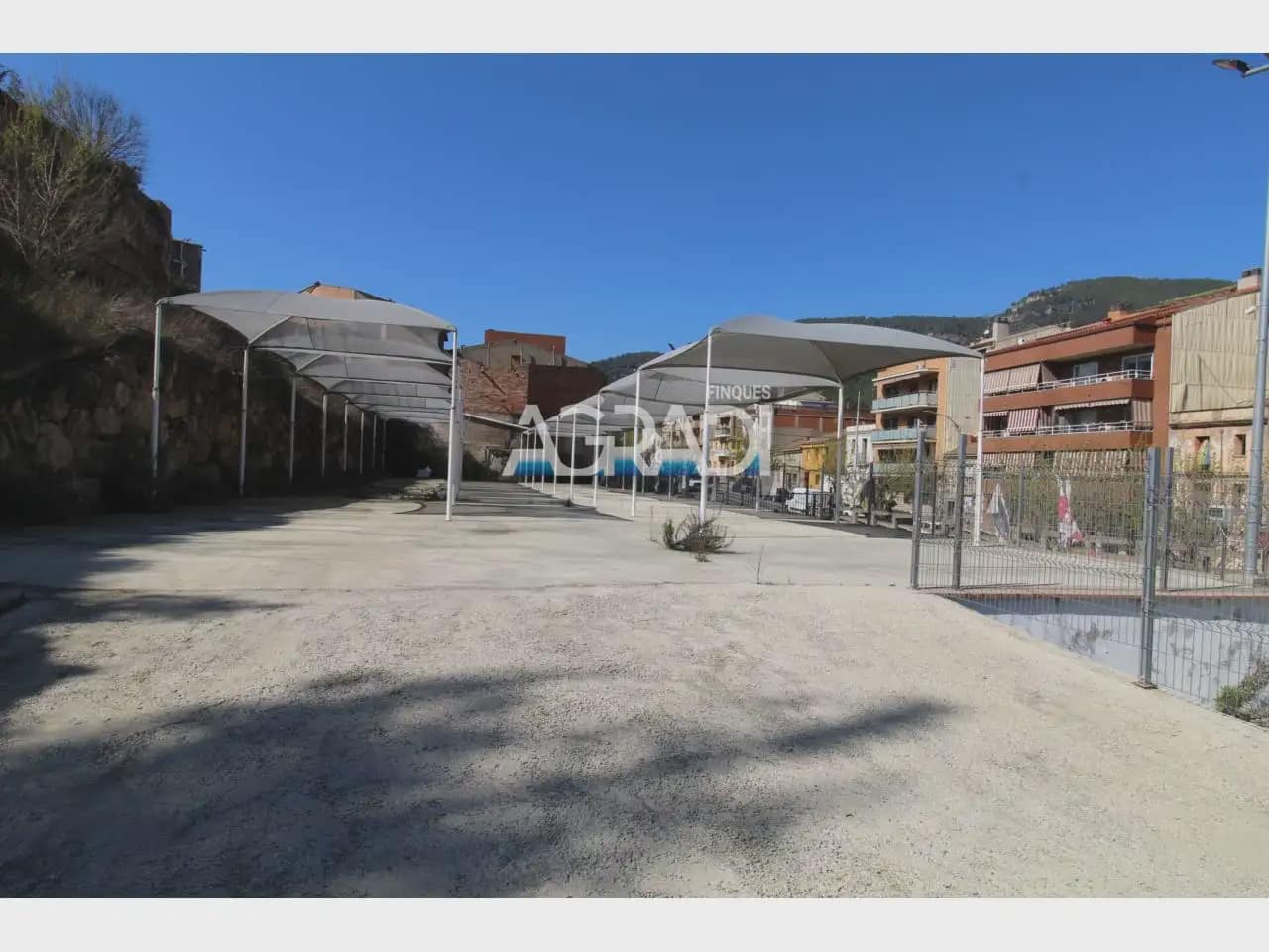 Local Commercial à louer à Vallirana - 5 500 € (Ref: 9938550)