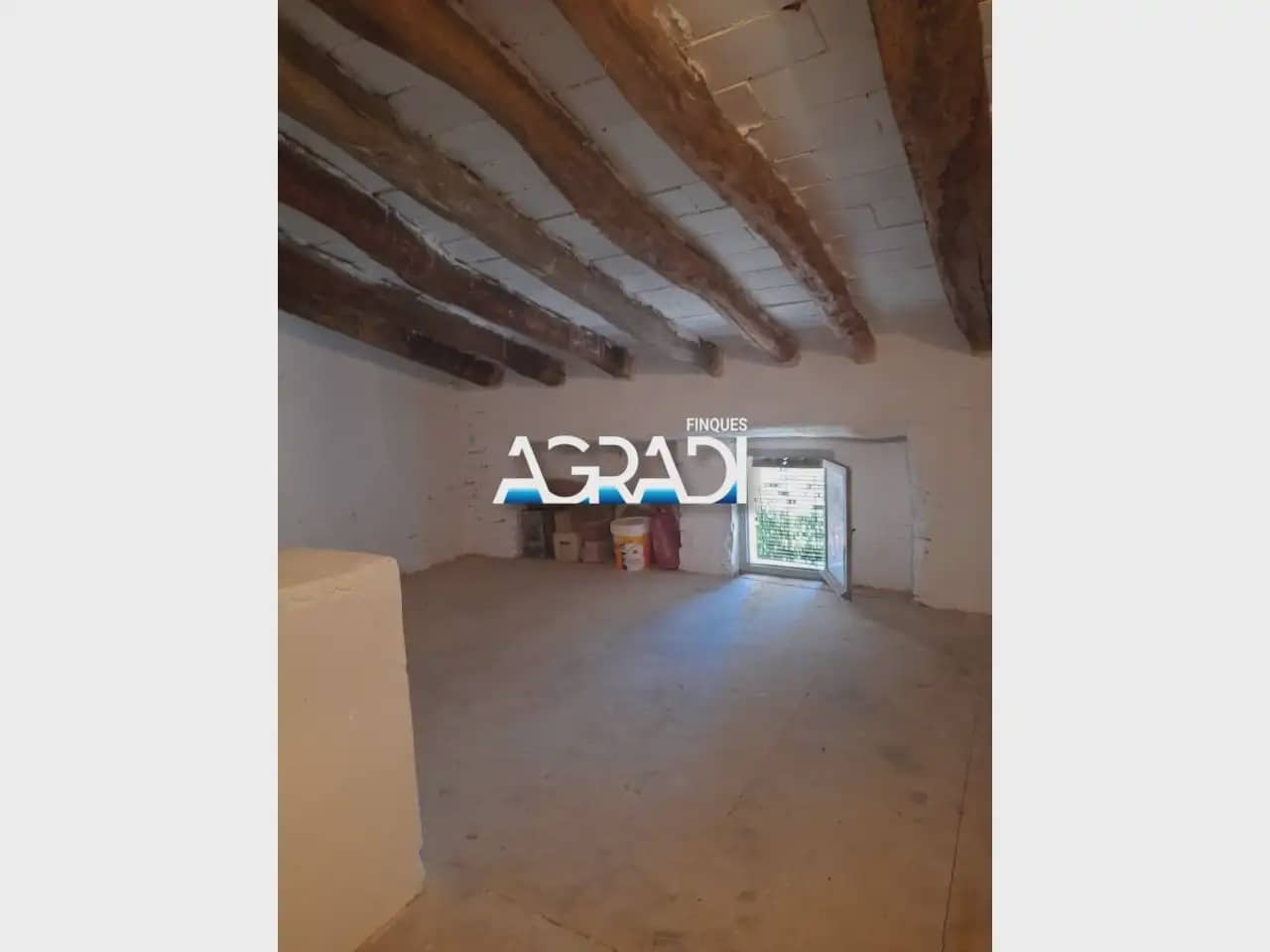5 soveværelse Byhus til salg i Ginestar med garage - € 108.000 (Ref: 9938553)