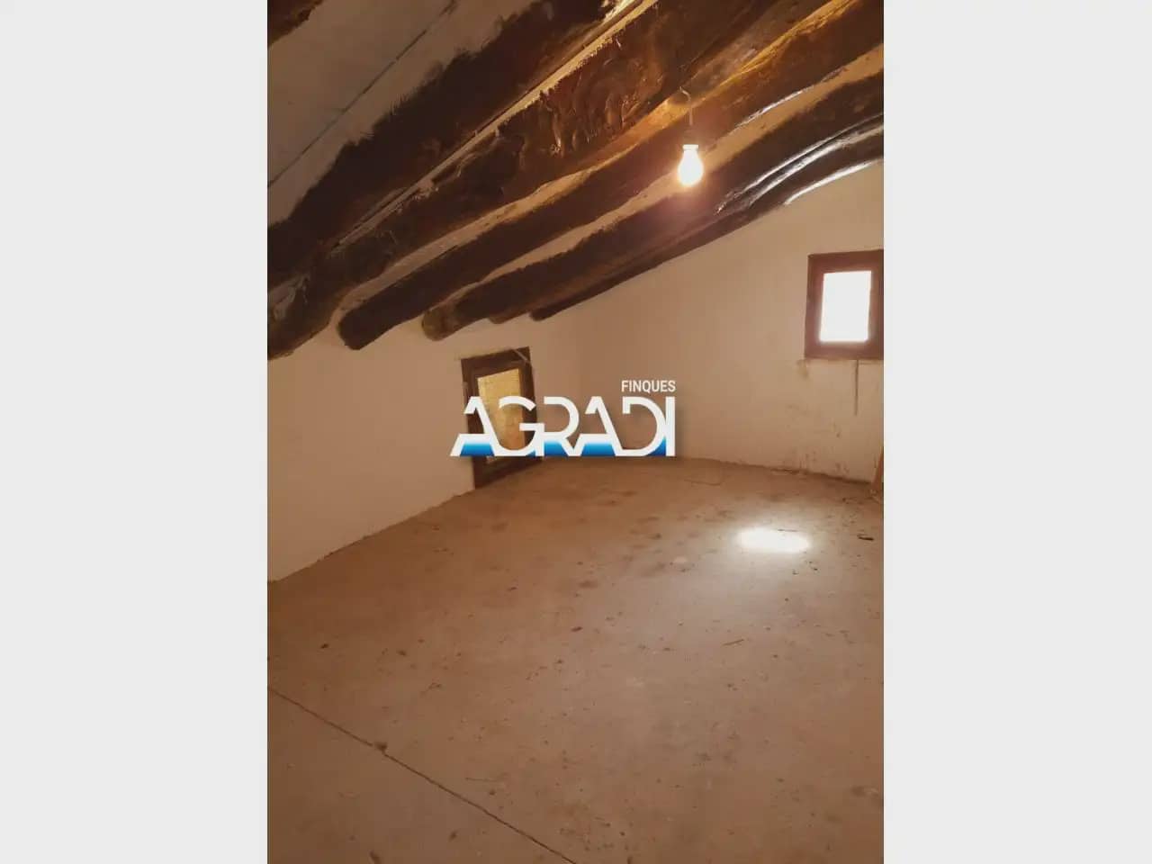 5 soveværelse Byhus til salg i Ginestar med garage - € 108.000 (Ref: 9938553)