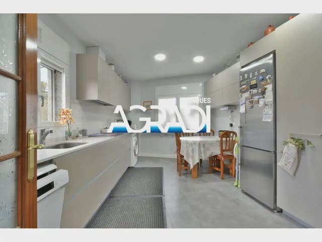 4 Zimmer Villa zu verkaufen in Sant Antoni de Vilamajor mit Pool Garage - 449.000 € (Ref: 9938556)