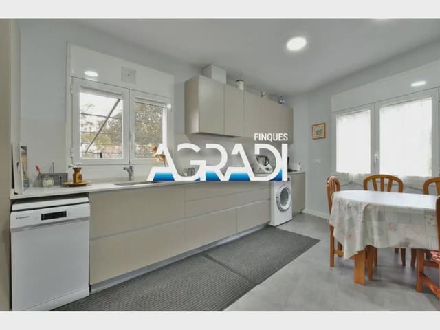 4 Zimmer Villa zu verkaufen in Sant Antoni de Vilamajor mit Pool Garage - 449.000 € (Ref: 9938556)