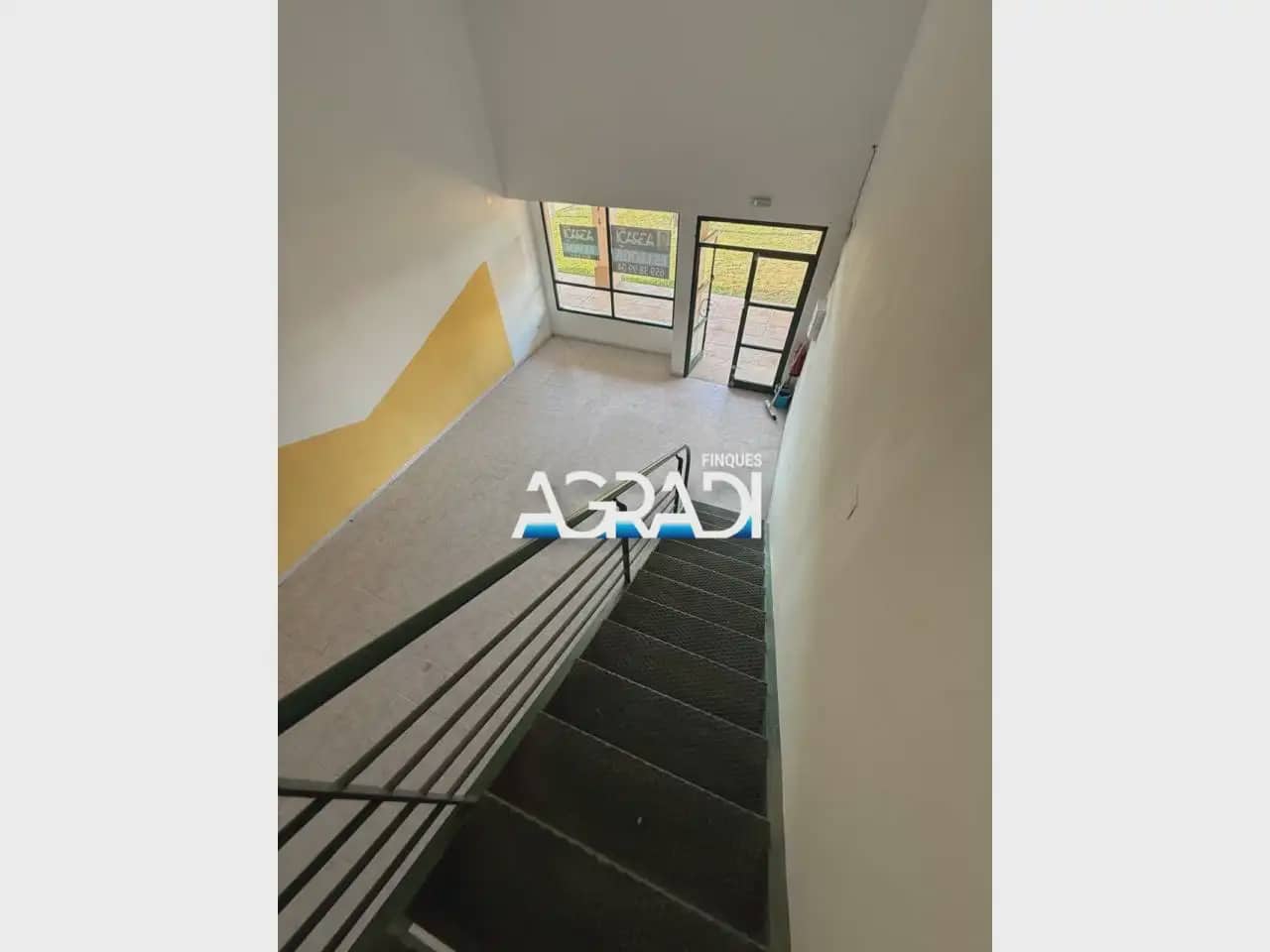 Commercial for sale in Sant Jordi - € 69,000 (Ref: 9938565)