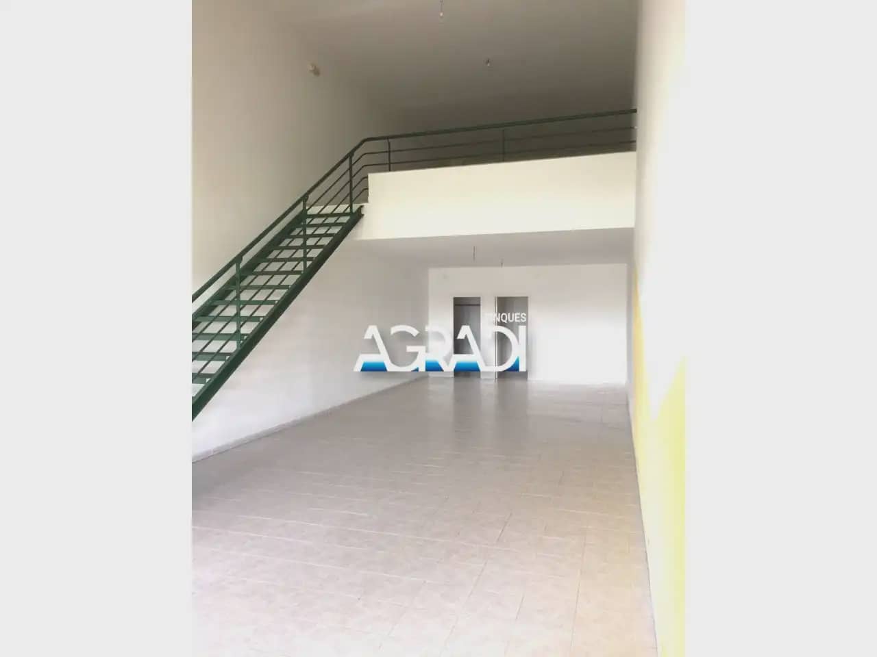 Commercial for sale in Sant Jordi - € 69,000 (Ref: 9938565)
