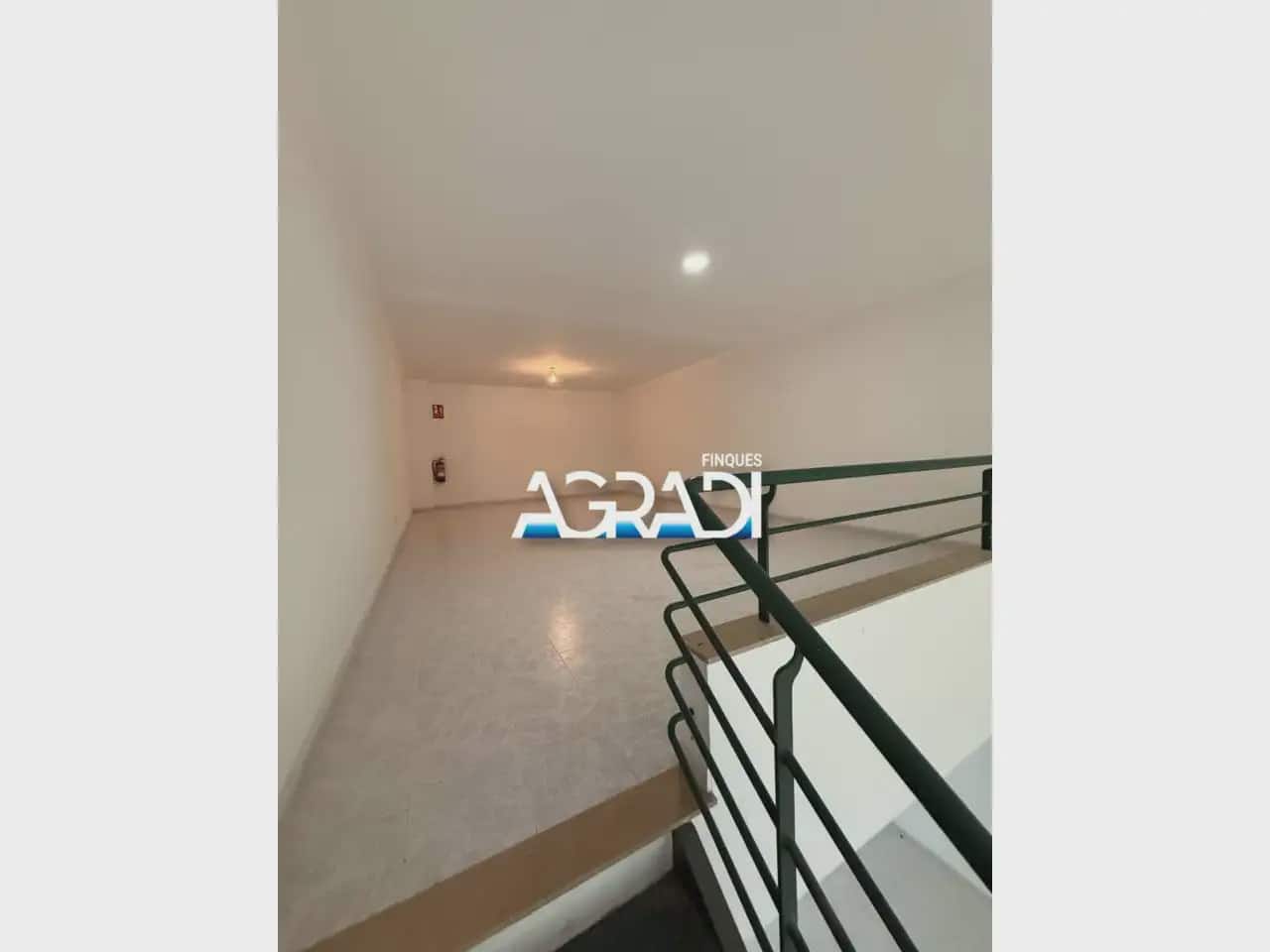 Commercial for sale in Sant Jordi - € 69,000 (Ref: 9938565)