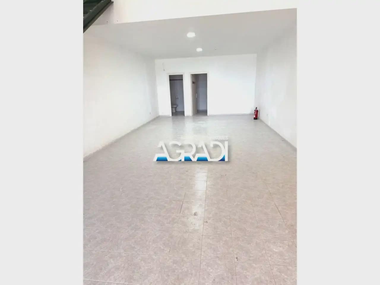Commercial for sale in Sant Jordi - € 69,000 (Ref: 9938565)