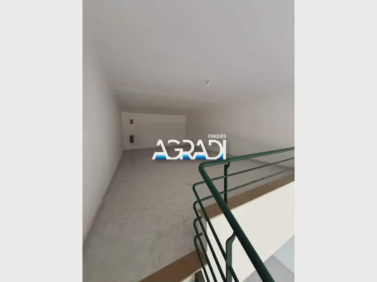 Commercial for sale in Sant Jordi - € 69,000 (Ref: 9938565)
