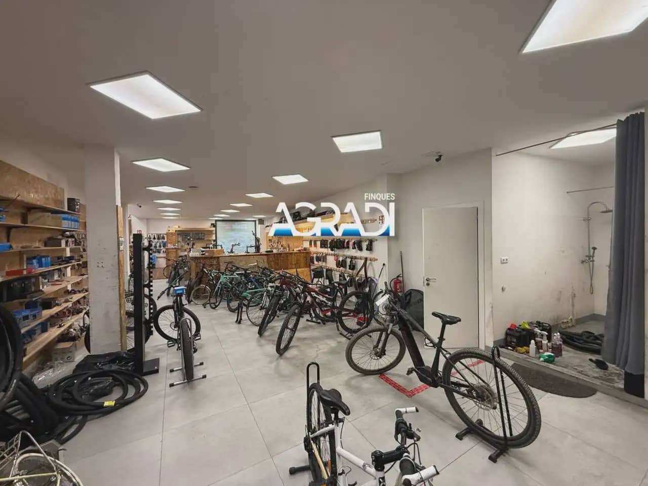 Commercial for rent in Cardedeu - € 1,500 (Ref: 9939235)