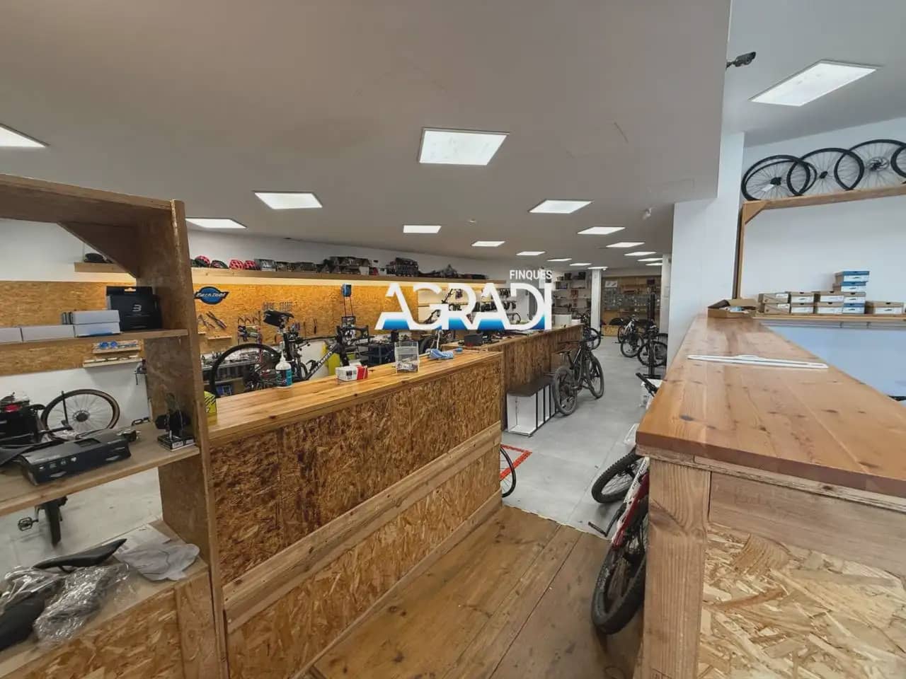 Commercial for rent in Cardedeu - € 1,500 (Ref: 9939235)