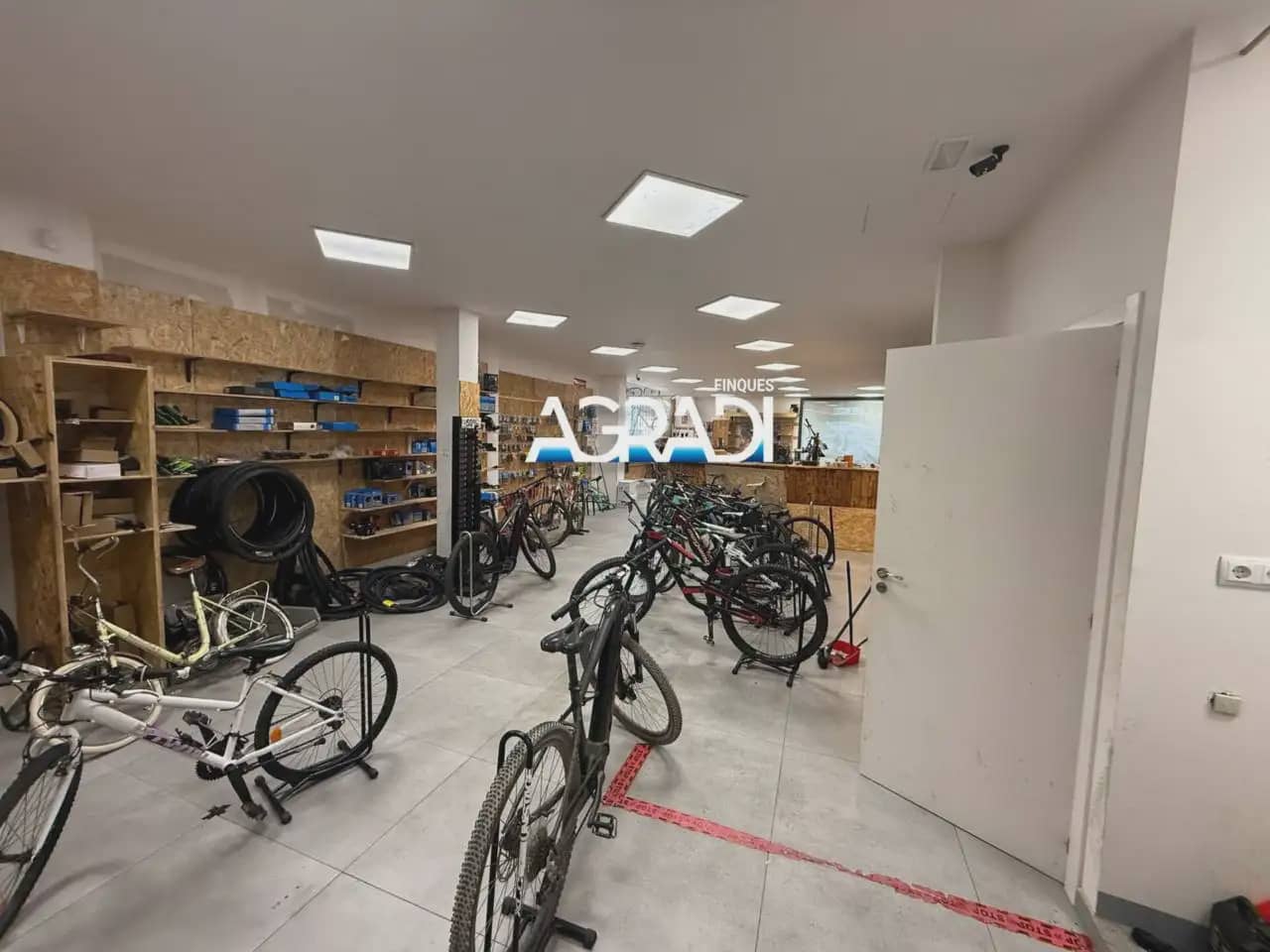 Commercial for rent in Cardedeu - € 1,500 (Ref: 9939235)