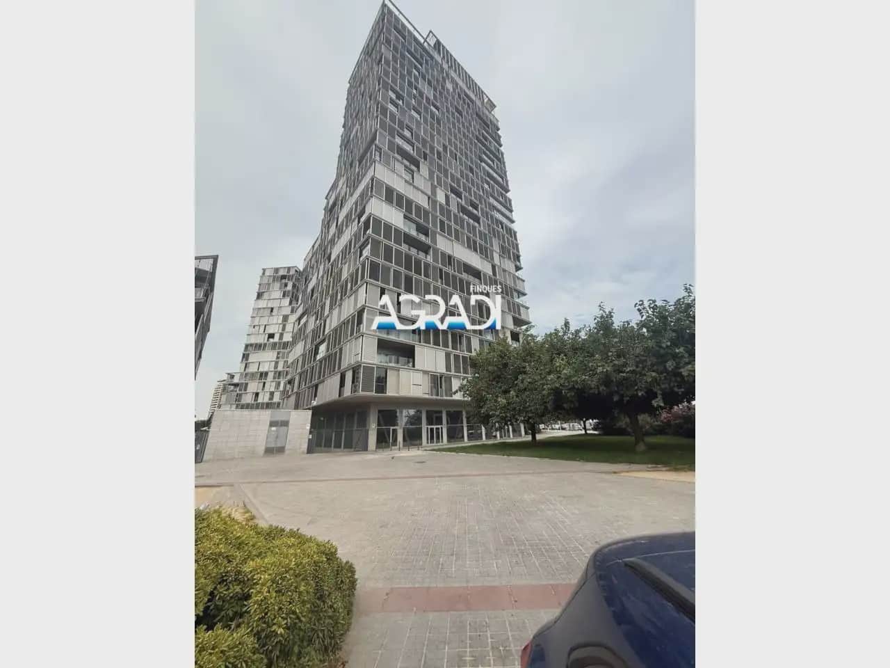 Garage for rent in Barcelona city - € 160 (Ref: 9981424)
