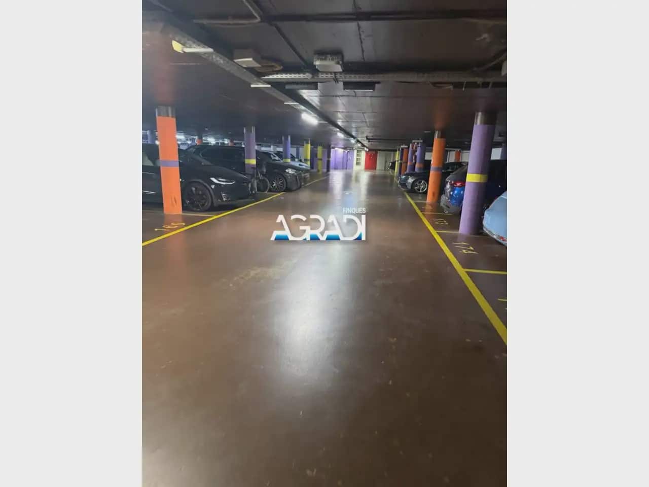 Garage for rent in Barcelona city - € 160 (Ref: 9981424)