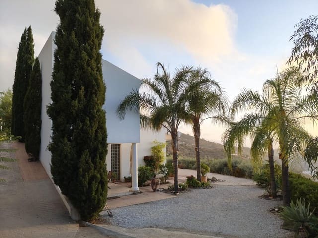 3 sypialnia Willa do wynajęcia w Sayalonga - 2 600 € (Ref: 9295867)