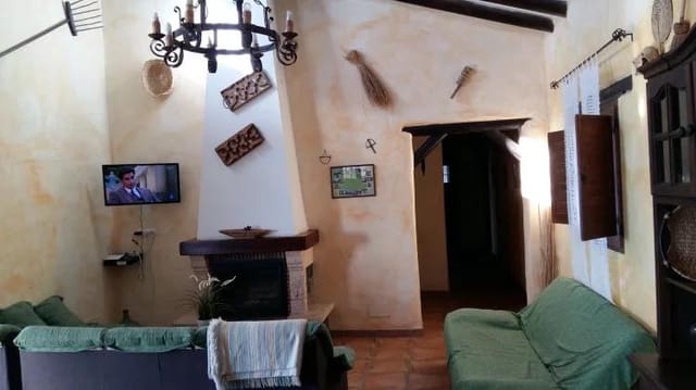 4 quarto Moradia Geminada para arrendar em Sedella - 1 300 € (Ref: 9310182)