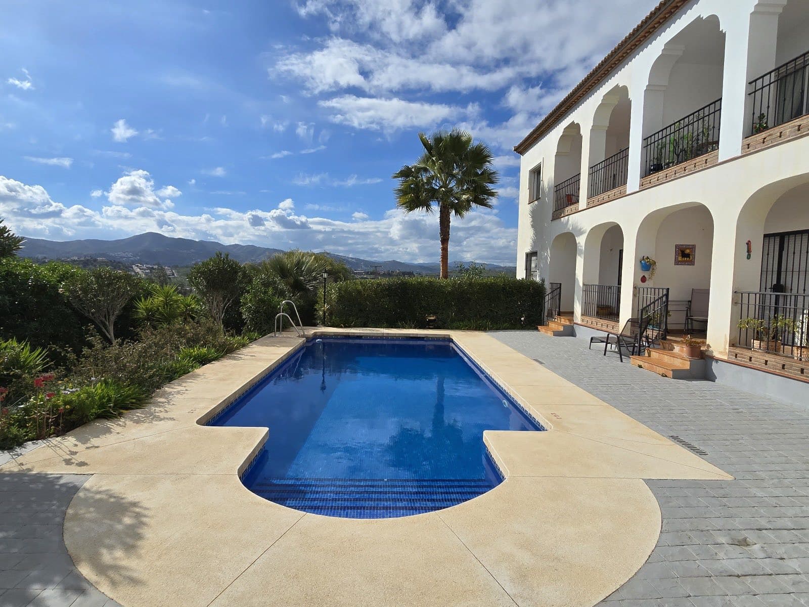 2 bedroom Apartment for rent in Alcaucin with pool garage - € 800 (Ref: 9483668)