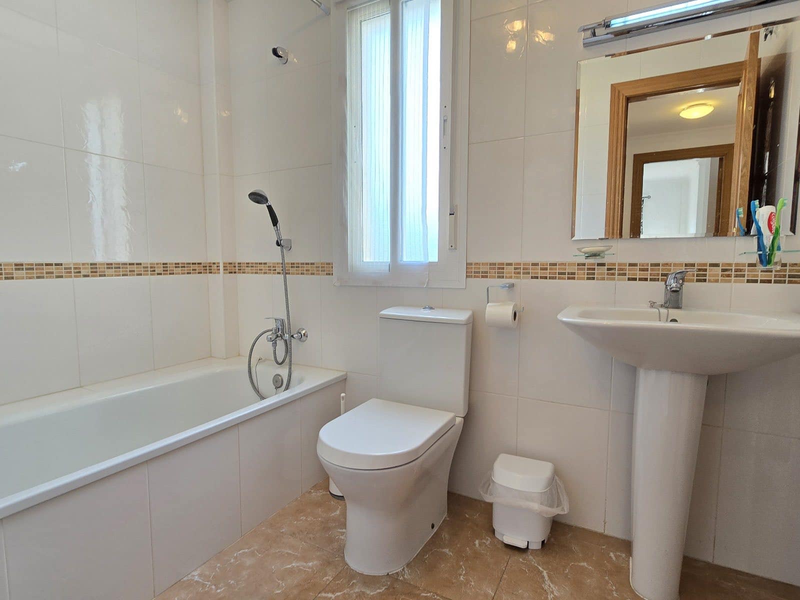 2 bedroom Apartment for rent in Alcaucin with pool garage - € 800 (Ref: 9483668)