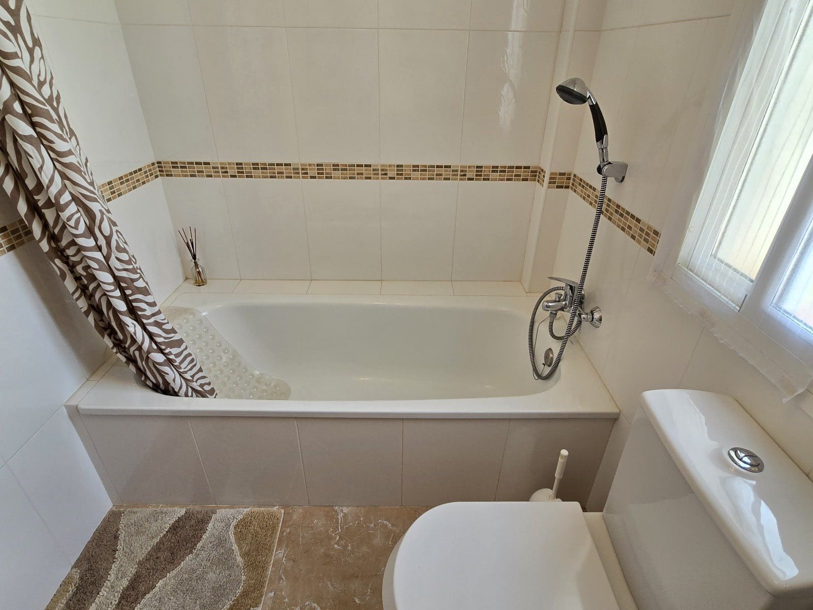 2 bedroom Apartment for rent in Alcaucin with pool garage - € 800 (Ref: 9483668)