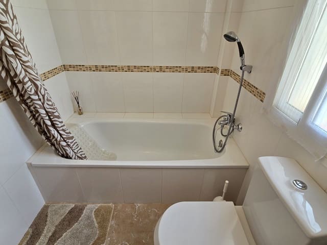 2 makuuhuone Huoneisto vuokrattavana paikassa Alcaucín mukana uima-altaan 
autotalli - 800 € (Ref: 9483668)