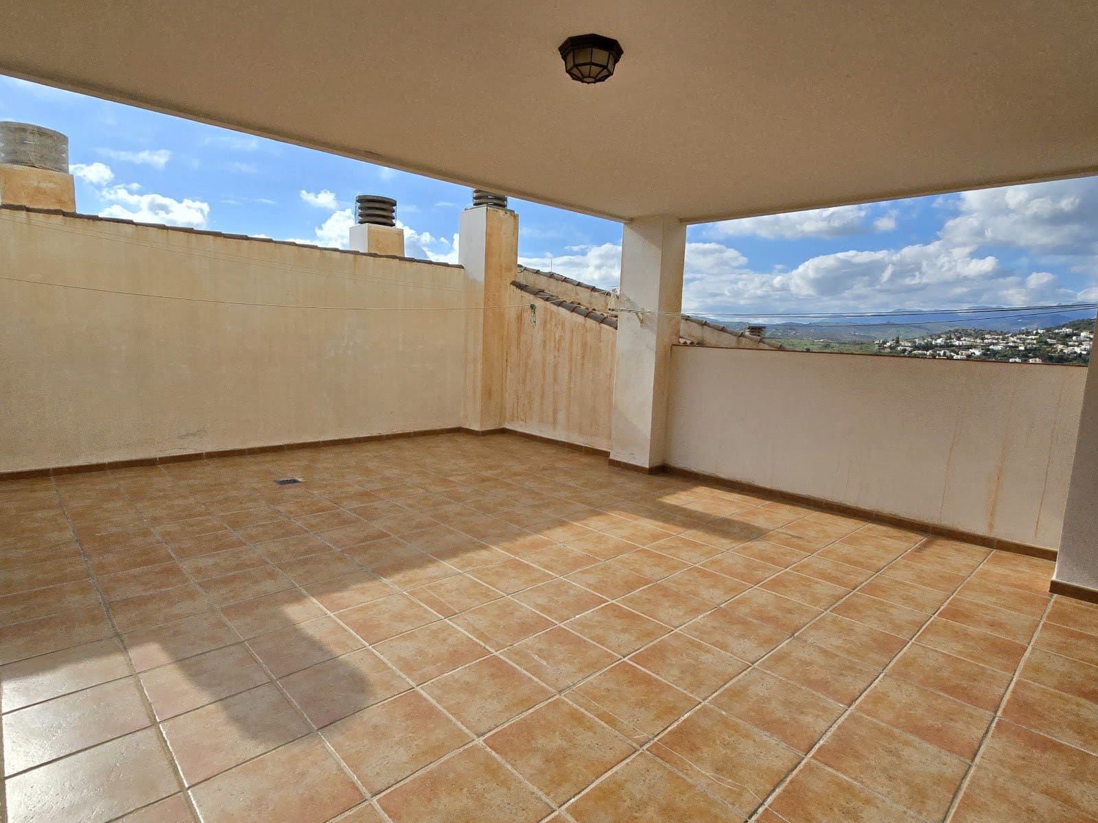 2 bedroom Apartment for rent in Alcaucin with pool garage - € 800 (Ref: 9483668)