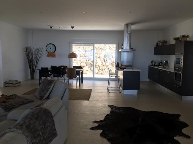 3 makuuhuone Paritalo vuokrattavana paikassa Algarrobo - 2 300 € (Ref: 9487930)