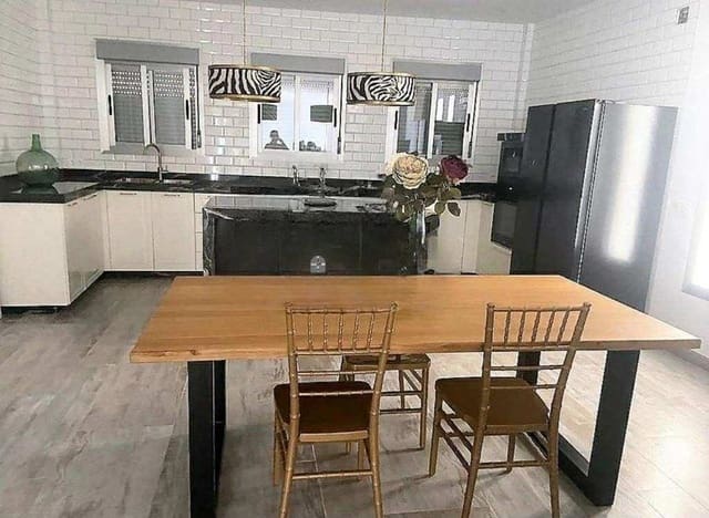 3 makuuhuone Maalaistalo vuokrattavana paikassa Algarrobo - 2 000 € (Ref: 9487931)