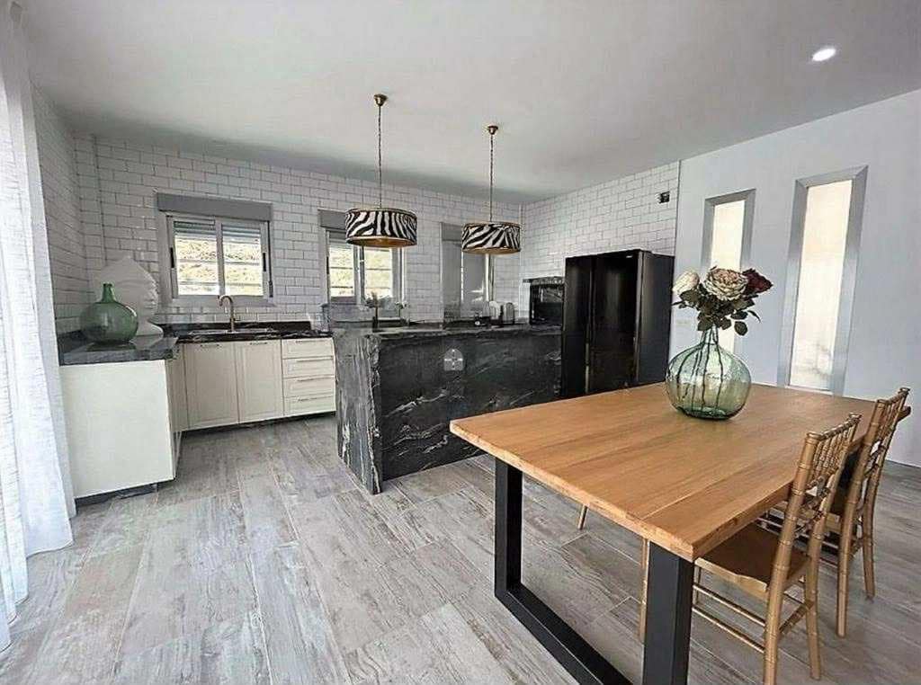 3 makuuhuone Maalaistalo vuokrattavana paikassa Algarrobo - 2 000 € (Ref: 9487931)